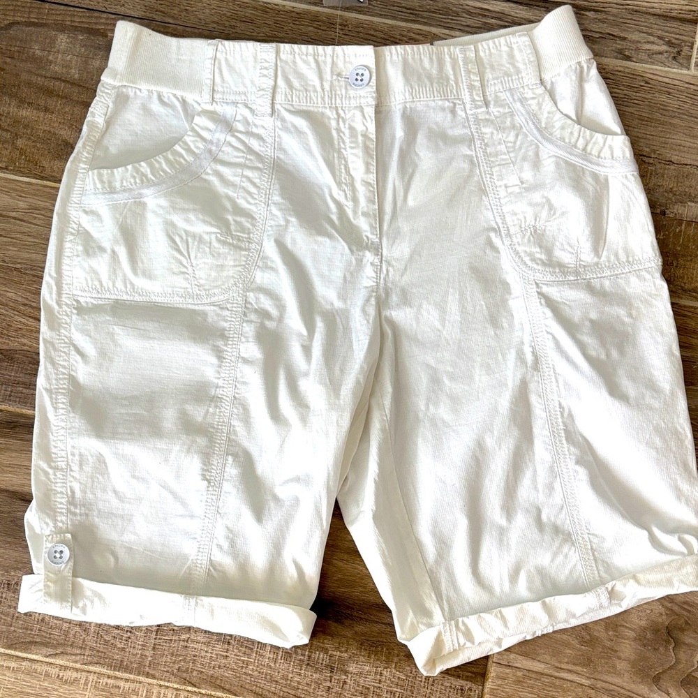 Chico's Cream Casual Bermudas size 1.5 new with tags
